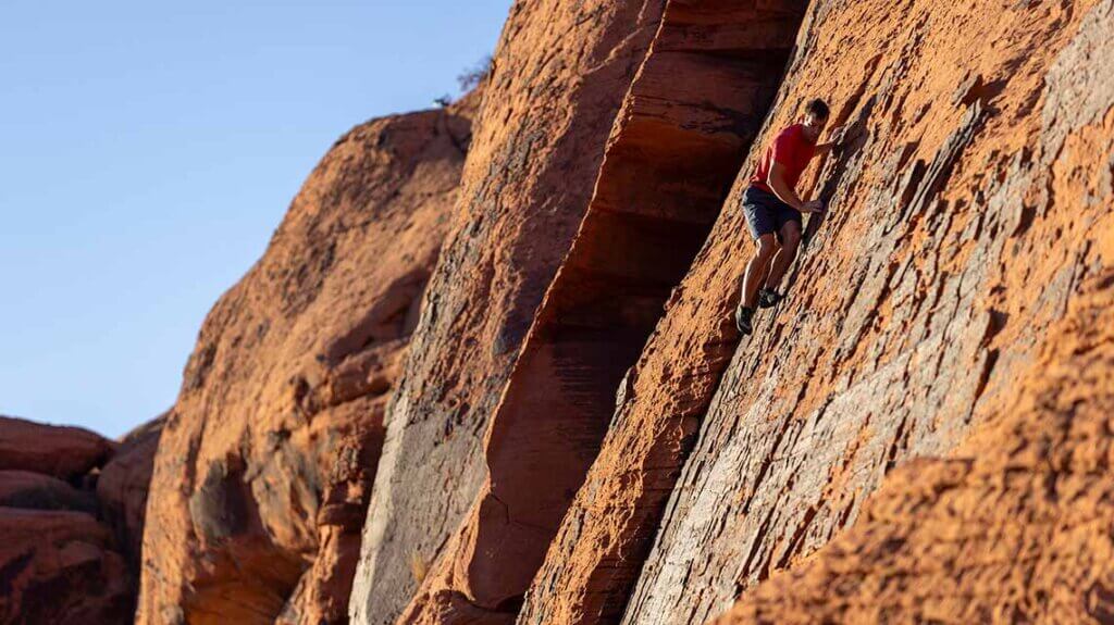 alex honnold climbing at red rock canyon