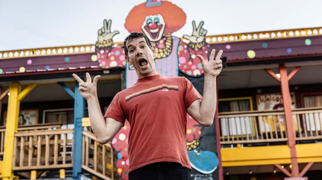 alex honnold posing by tonopah clown motel
